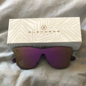 Blenders Berry Loud Sunglasses